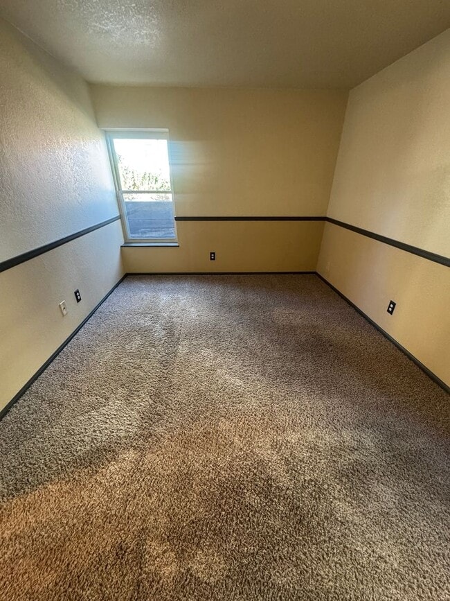 Building Photo - 2 Bedroom Codo in Rockrimmon