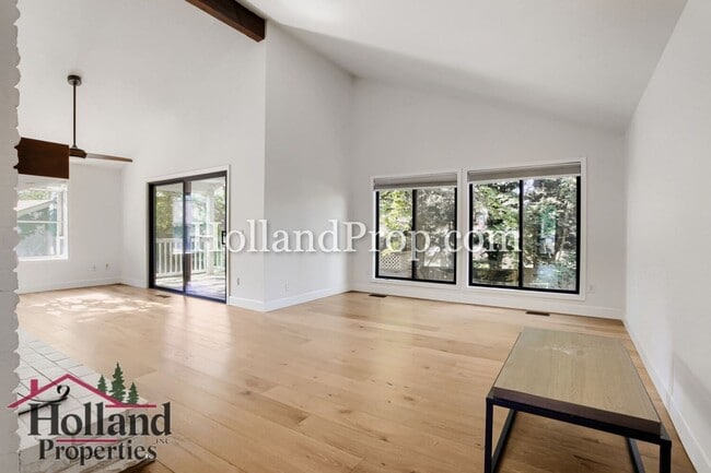 Building Photo - 3 Bedroom home in Aloha