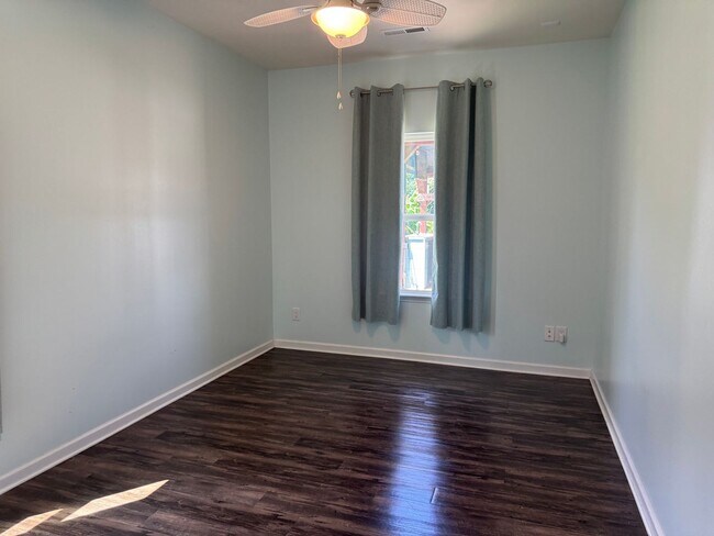 Building Photo - Five Bedroom Home in The Villages of Denver