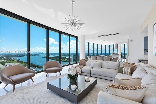 Building Photo - 15701 Collins Ave