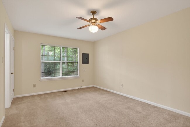 Building Photo - 227 Ashridge Ln
