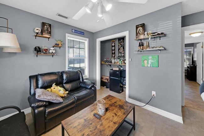 Building Photo - 2216 Calle De Pizzaro