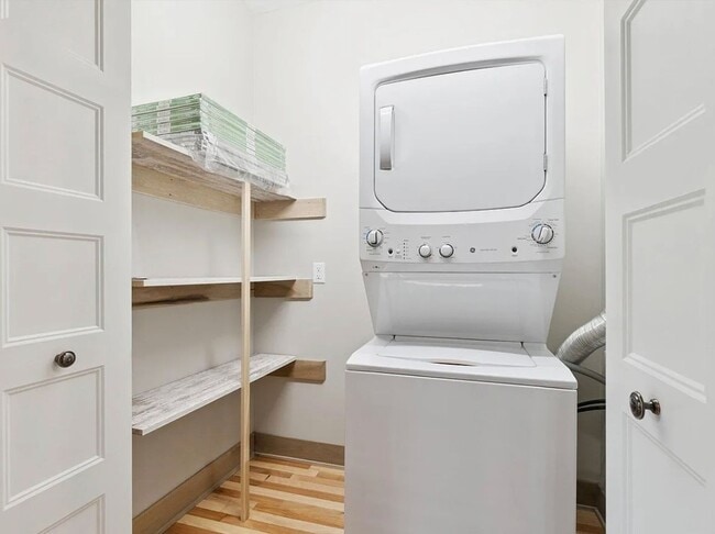 Building Photo - 800 Douglas St NW