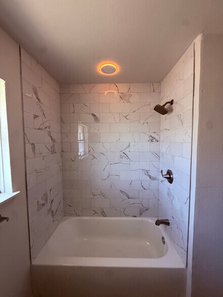 Building Photo - 1200 Chippendale Dr