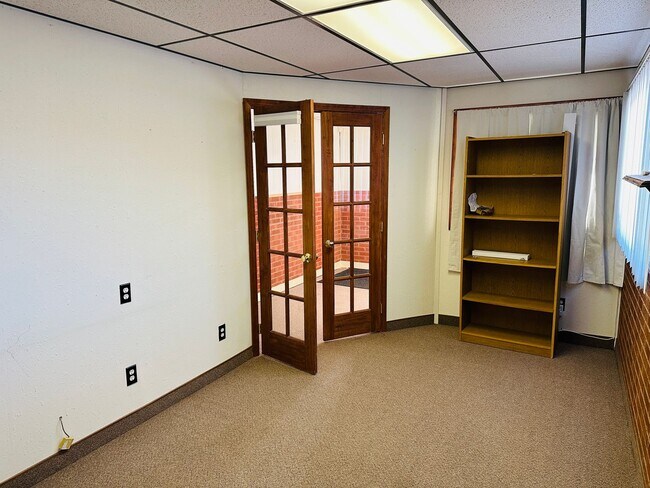 Building Photo - 210 Hallowell Ln