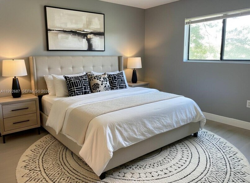 Building Photo - 350 Palm Cir W