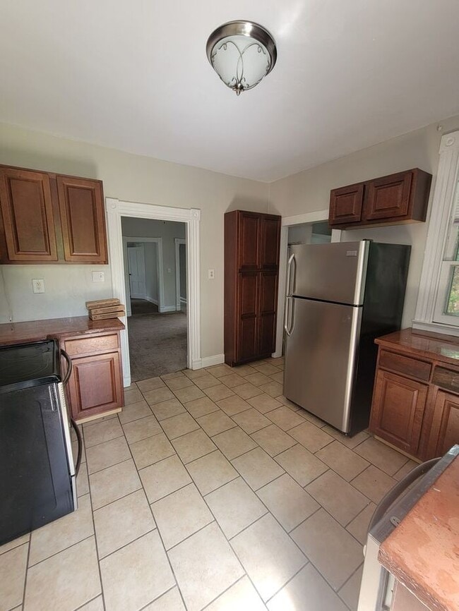 Building Photo - Cute Three Bedroom One and a Half Bath  Duplex in Historic Port Norfolk