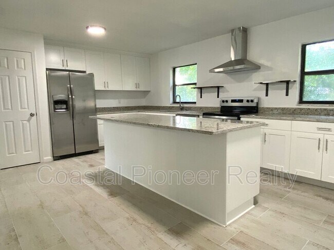 Building Photo - 1612 E 33rd Ave