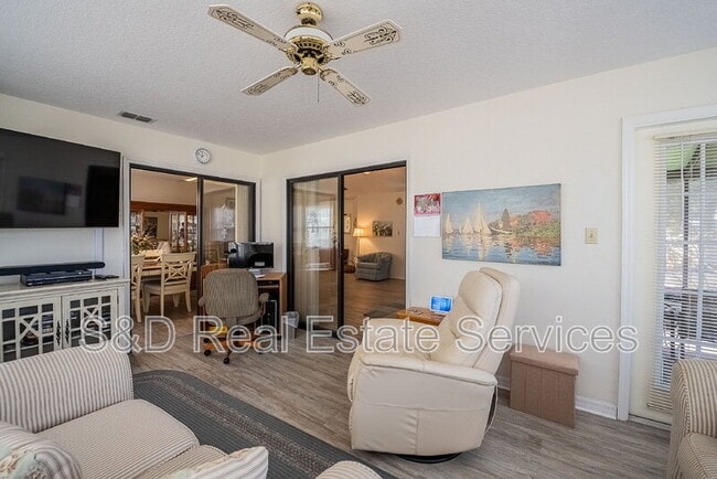 Building Photo - 6042 Seagull Ln