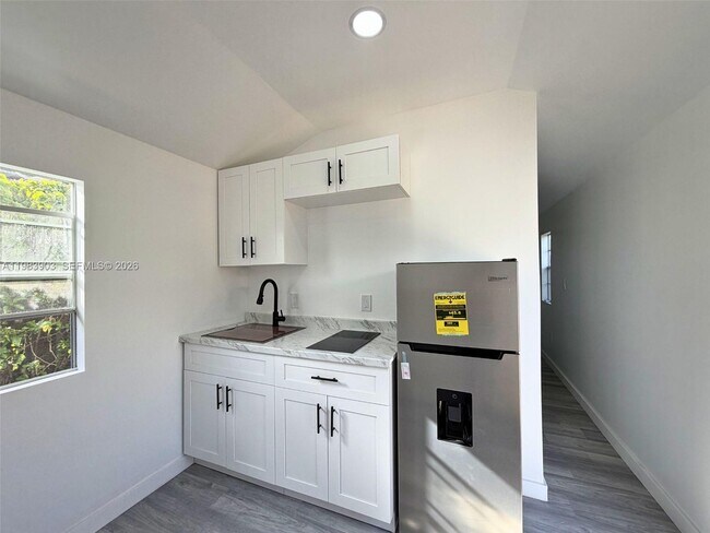 Building Photo - 9255 SW 43rd Terrace