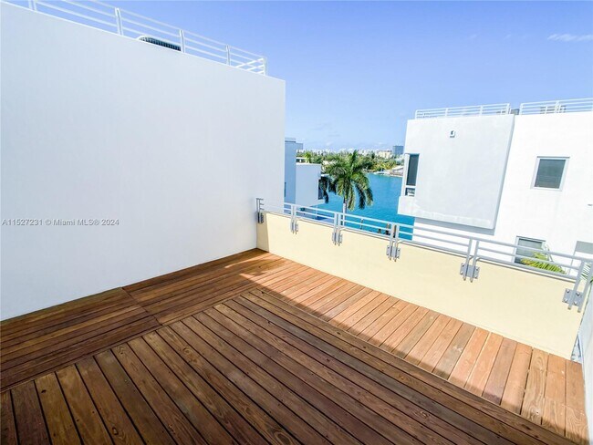 Building Photo - 163 N Shore Dr