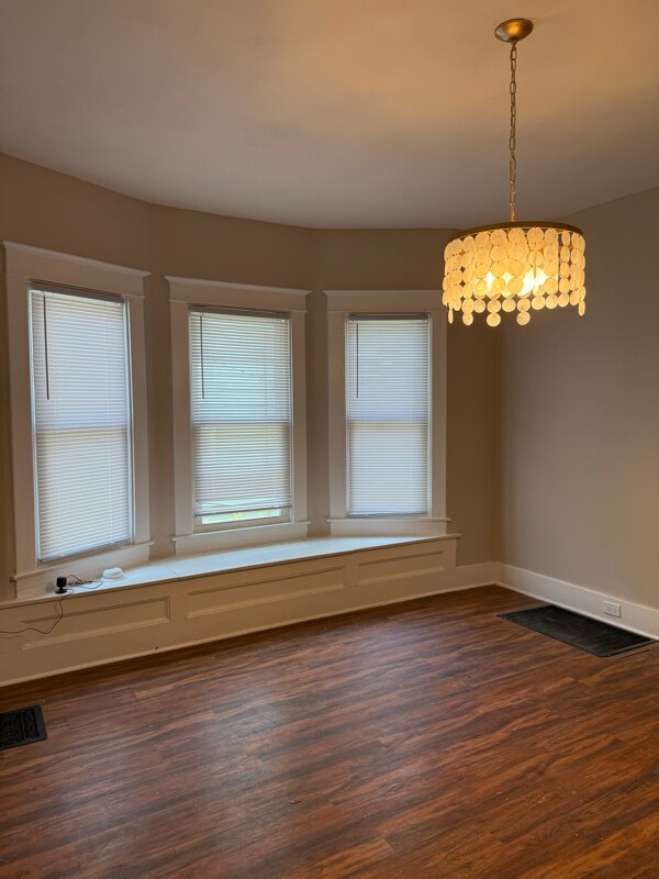 Building Photo - 3519 River Park Dr