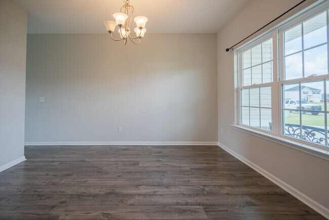 Building Photo - 418 Huntington Dr