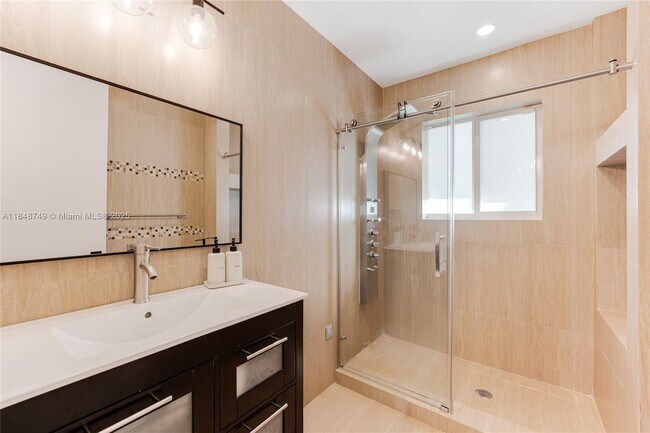 Building Photo - 740 S Shore Dr
