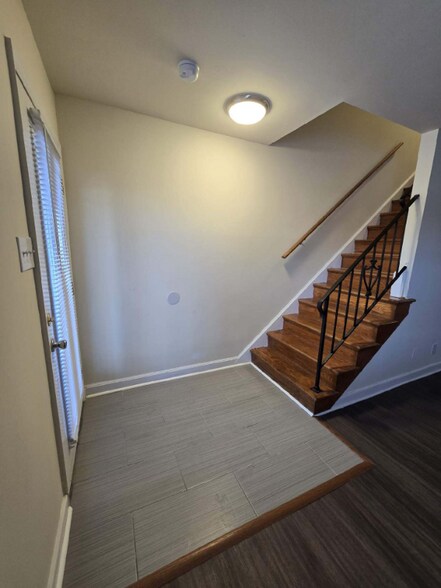 Building Photo - 5238 Goolsby Ct