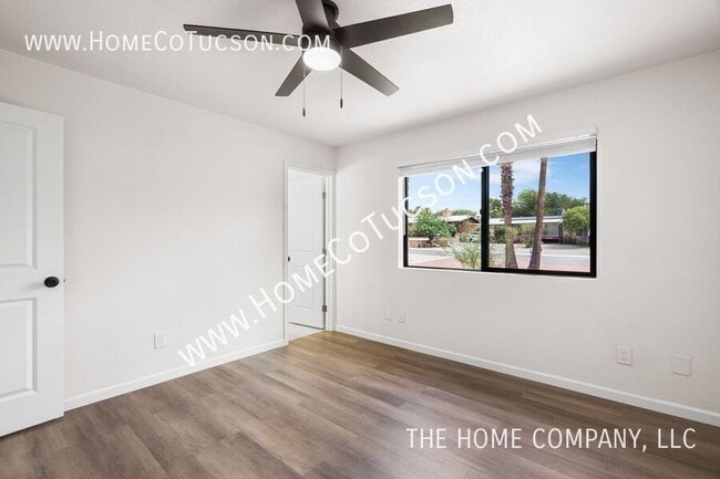 Building Photo - 7441 N Gilbert Pl