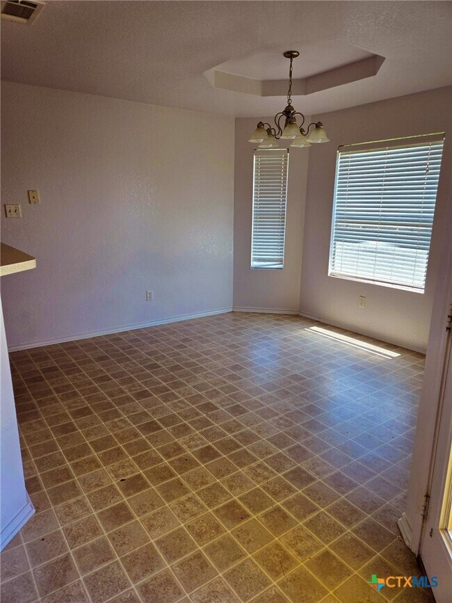 Building Photo - 5208 Bridle Dr