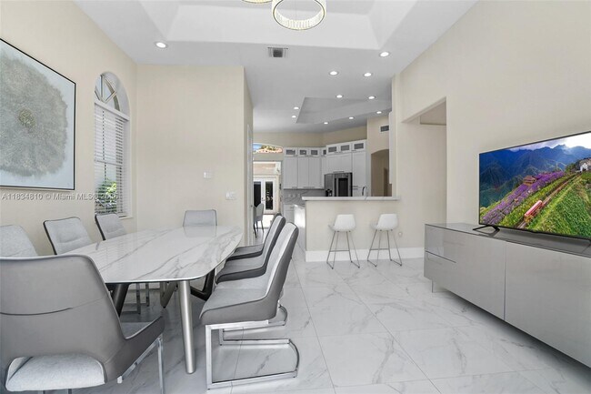 Building Photo - 1580 Shoreline Way