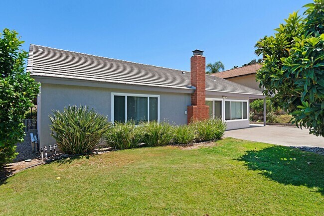 Building Photo - Beautiful & Large Home in Quiet Gatewood Hills - Private Backyard - 2-Car Garage
