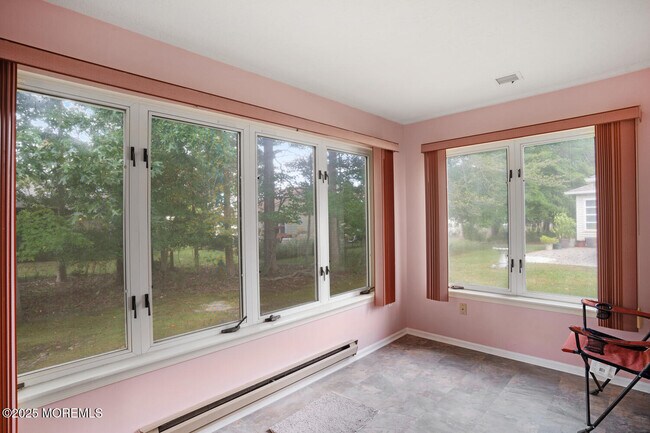 Building Photo - 327 Concord Ct