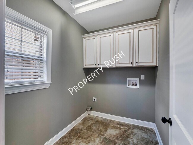 Building Photo - 7962 Burgundy Cir
