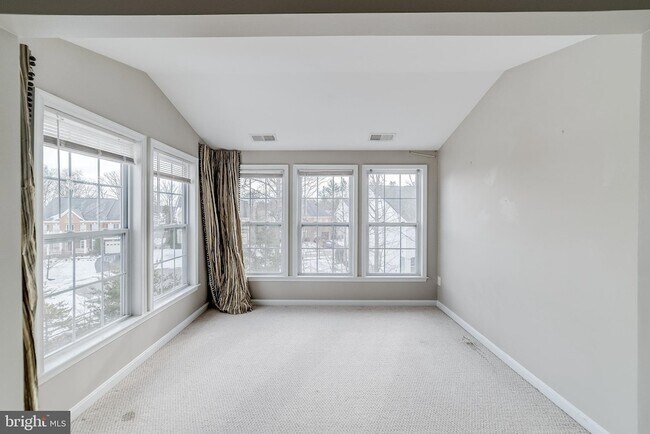 Building Photo - 22072 Avonworth Square