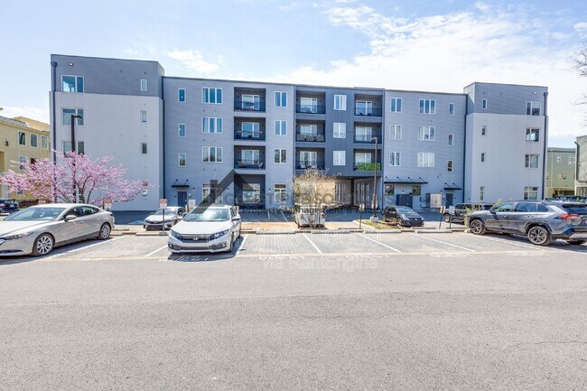Building Photo - 1041 E Trinity Ln