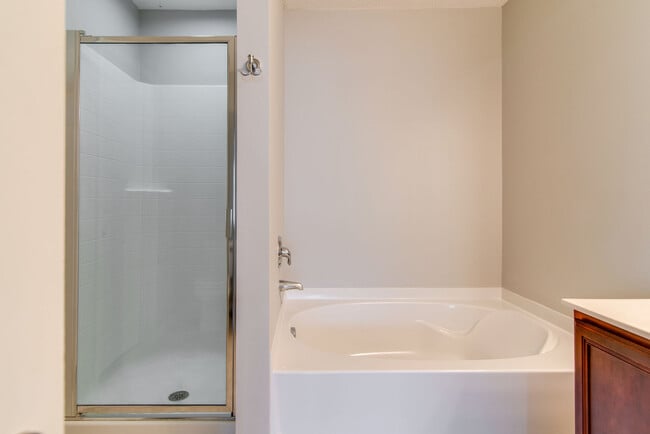 Building Photo - 3 BR/2.5 BA Villas at Concord Place Townho...