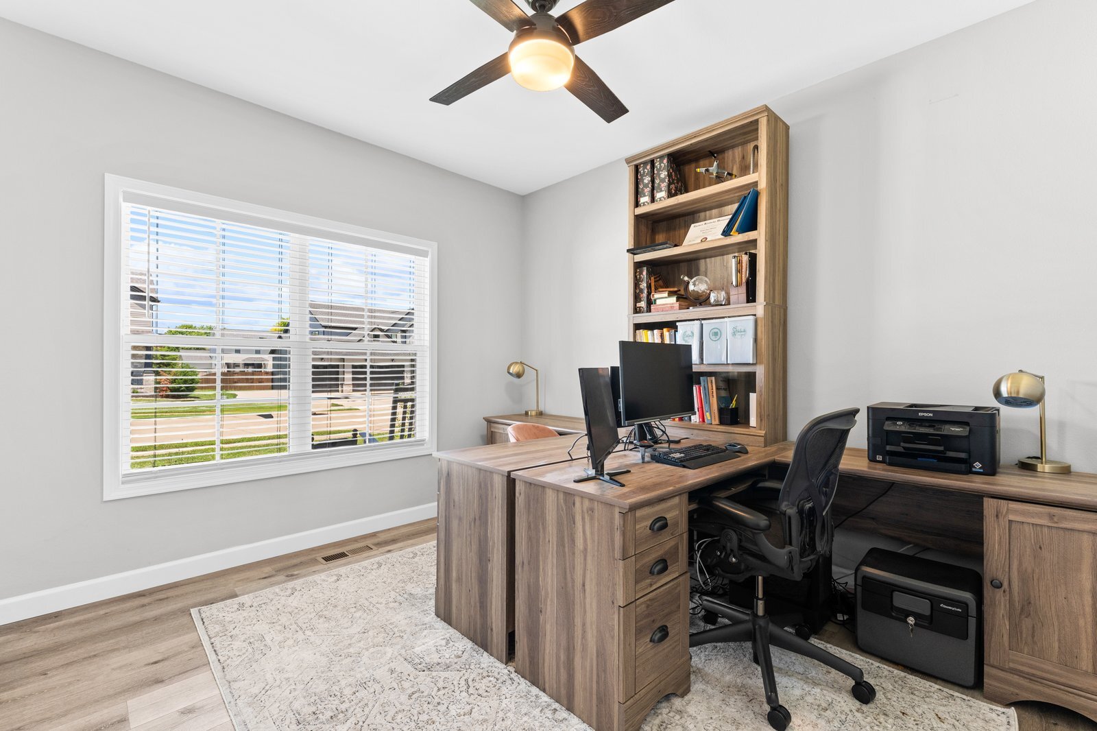Building Photo - 748 Seagate Dr