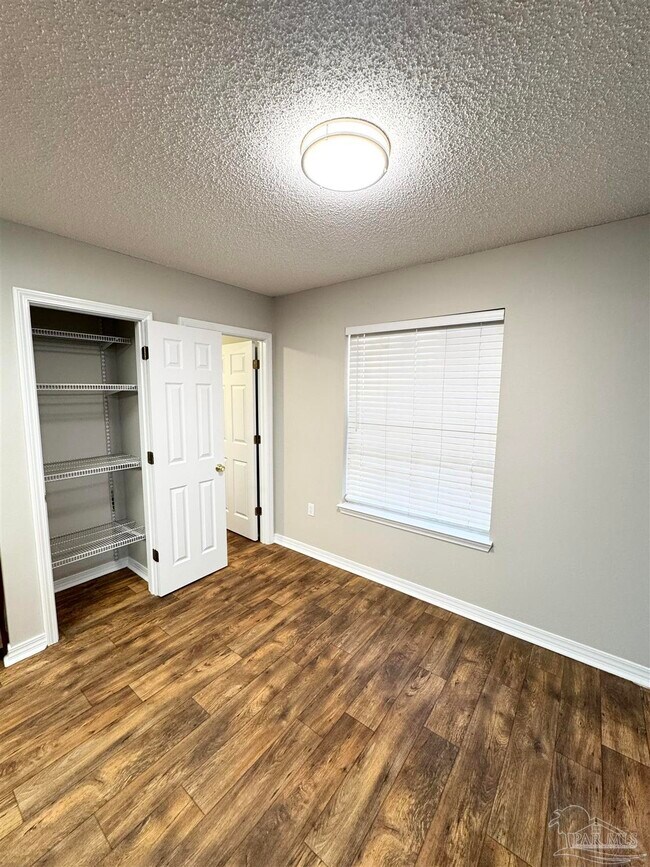 Building Photo - 5661 Fairview Dr