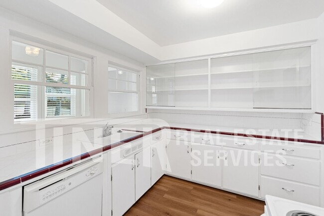 Building Photo - 143 Earl Ave