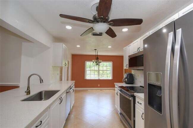 Building Photo - 5385 SW 8th Ct