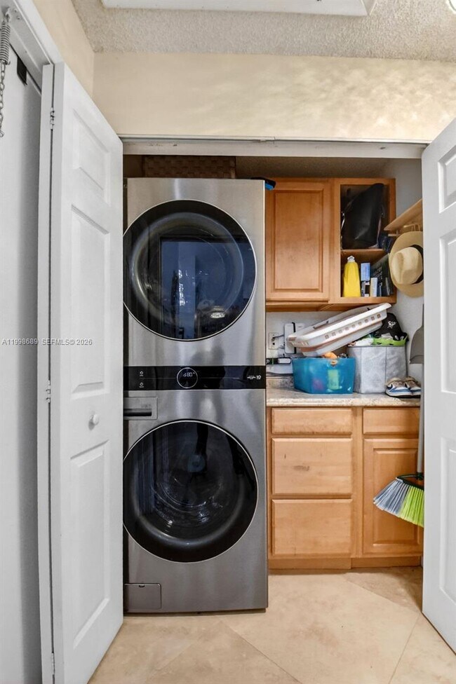 Building Photo - 9592 Majestic Way