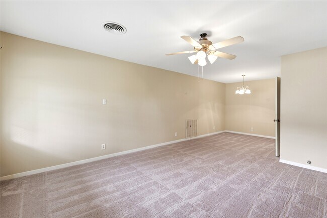 Building Photo - 8406 Highcrest Dr