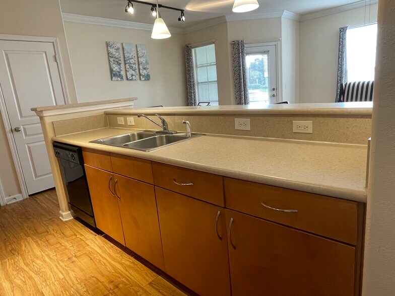 Building Photo - 8290 Gate Pky W