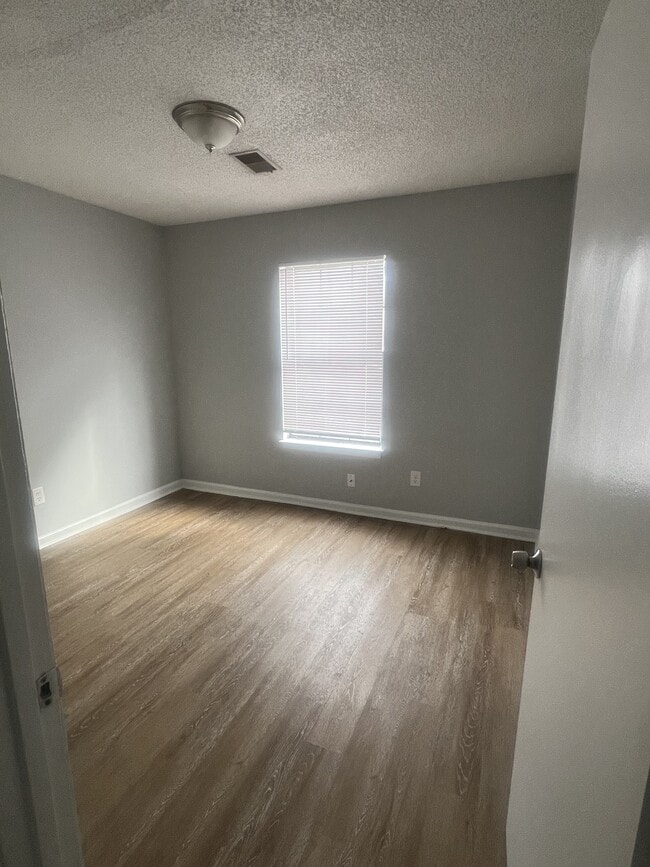 Building Photo - 3306 Chesapeake Cir