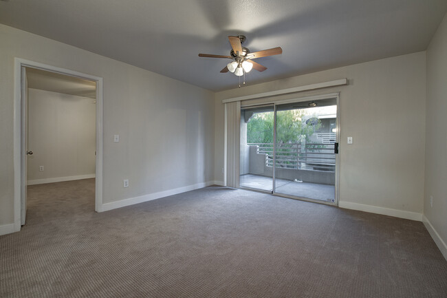 Building Photo - TOTALLY RENOVATED Summerlin Condo - Lake M...