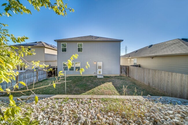 Building Photo - 3-BEDROOM HOME IN CROSSING AT WINDCREST