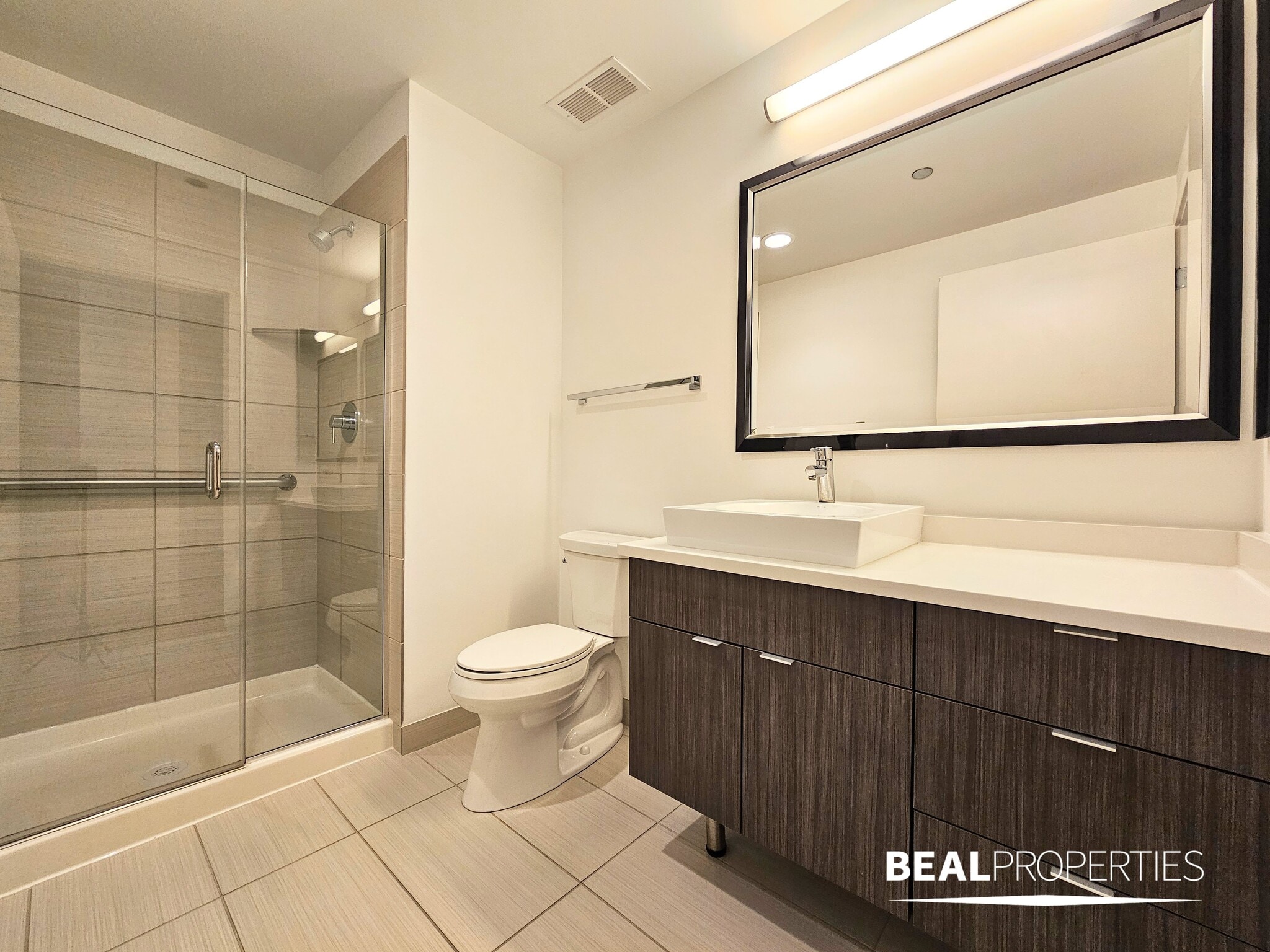 Building Photo - 548 W Webster Ave