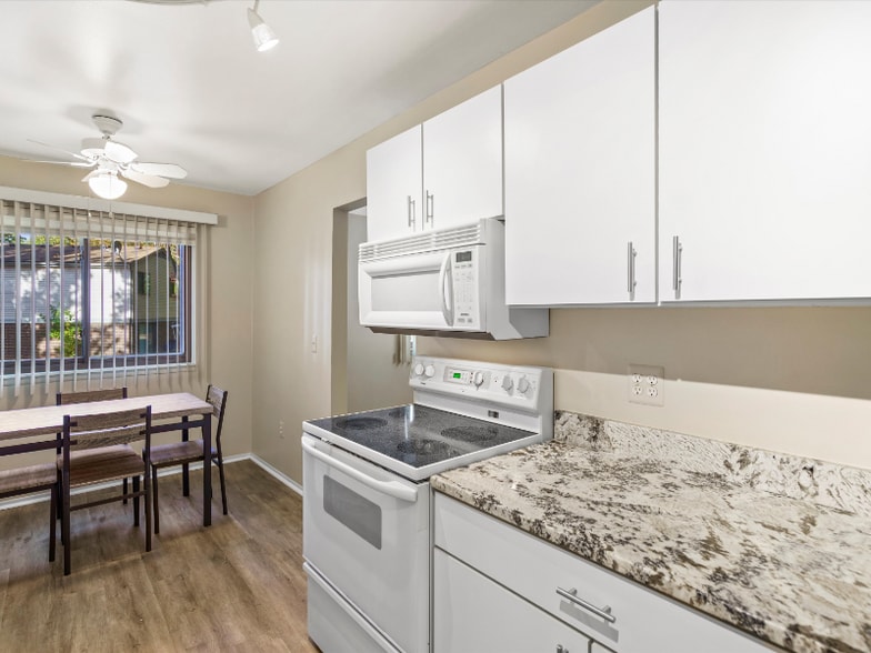 Building Photo - 26656 Farmbrook Villa Dr