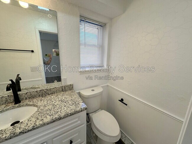 Building Photo - 1428 SW 72nd St