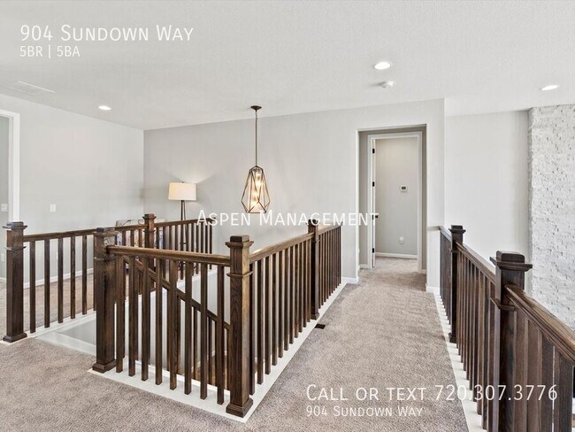 Building Photo - 904 Sundown Way