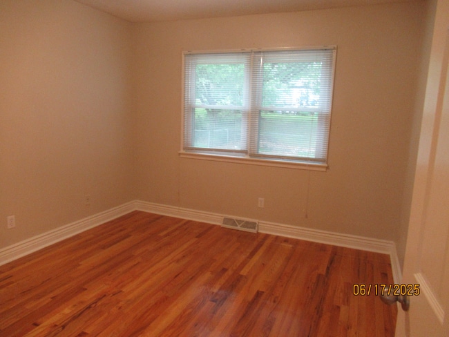 Building Photo - 105 Loomis Ave