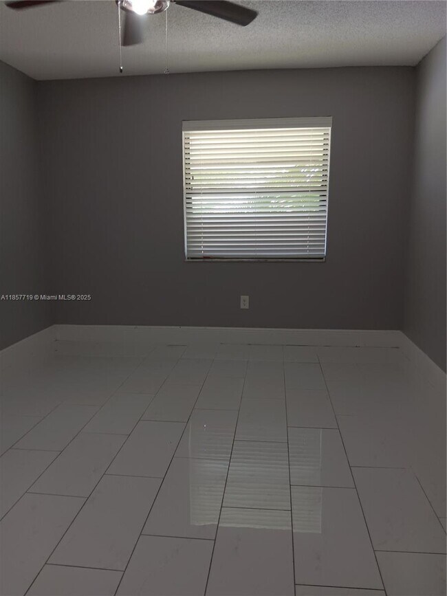 Building Photo - 6040 Shaker Wood Cir