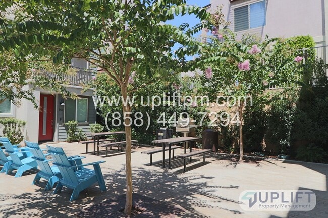 Building Photo - 3 Bedroom, 3.5 bathroom Three story Luxury...