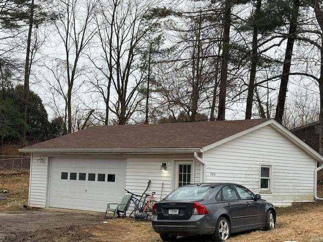 Building Photo - 1310 E Prairie Dr