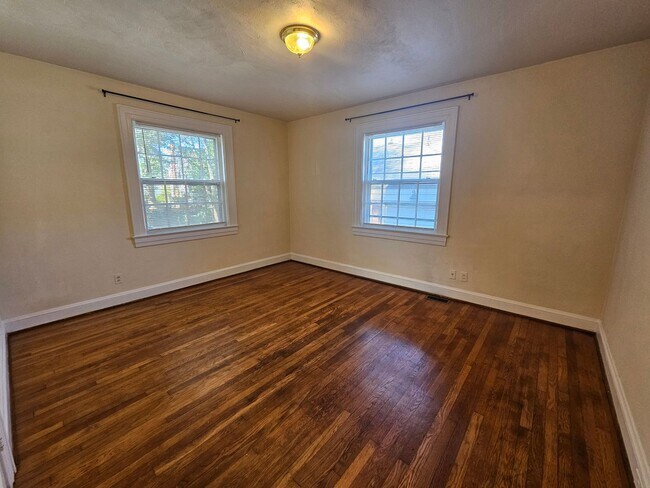 Building Photo - Westmoreland1132