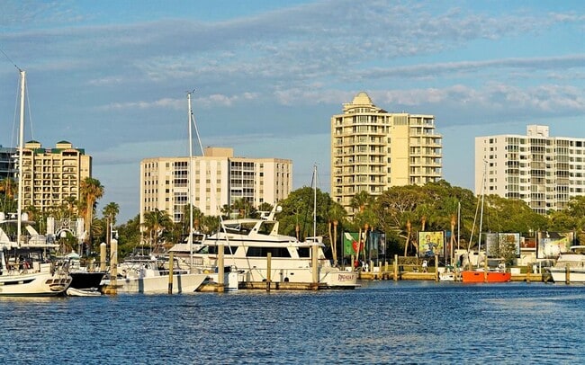 Building Photo - 1064 N Tamiami Trl
