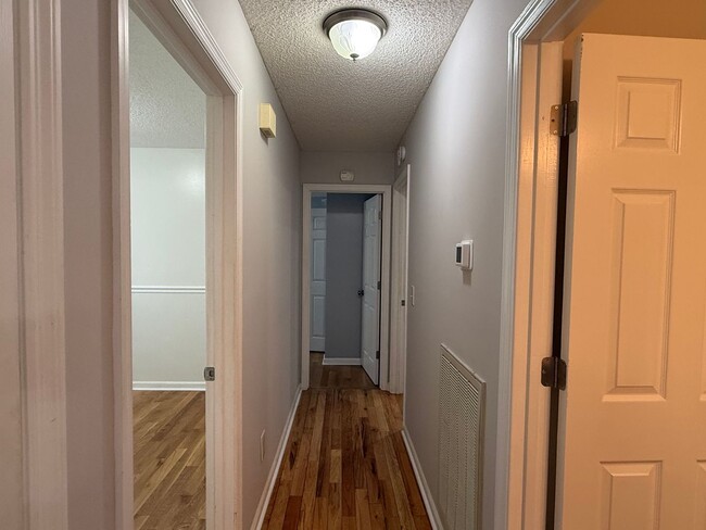 Building Photo - 3 bedroom one- level beauty in North Johnson City!