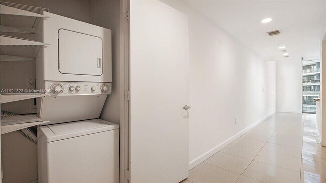 Building Photo - 1050 Brickell Ave